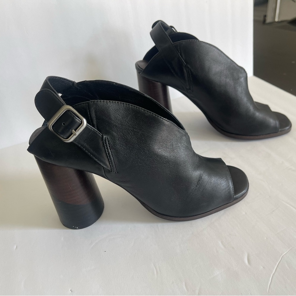 42 Gold size 9/40 black leather open-toe booties